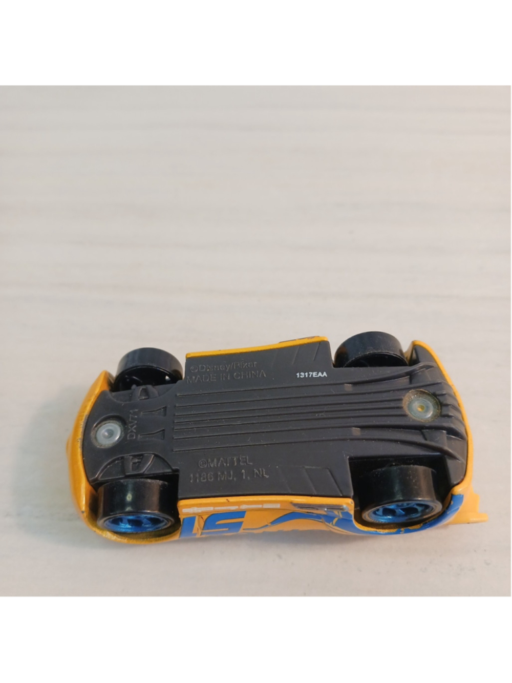 Disney Pixar Movie Cars 3 Diecast Dinoco 51 Cruz Ramirez DXV71 - Picture 5 of 6